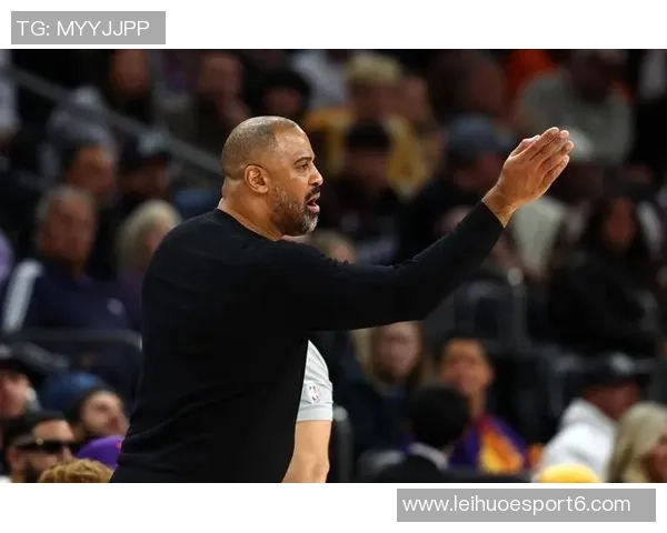 火箭媒体人质疑乌度卡为何不换下小贾而坚持留他在场上