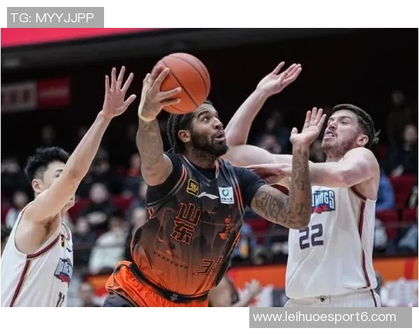 克里斯表现出色13投8中砍下23分8篮板2助攻1盖帽助球队获胜