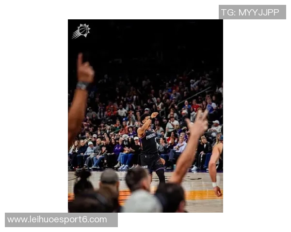 布克遭遇严密防守表现平平13投5中三分球命中率低迷仅得18分6失误