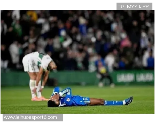 皇马球员对阿隆索的批评声浪加剧高层态度引发关注